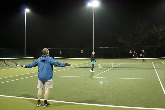 led-tennis-court-flood-lights-optimize-the-use-of-field-at-night